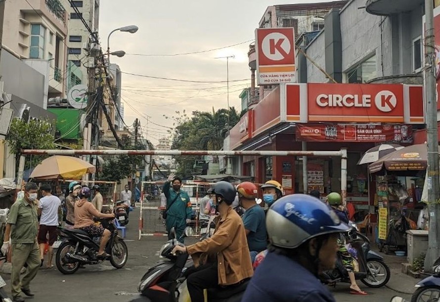 Một trong những khu vực bị phong tỏa liên quan đến các ca mắc ở Tân Sơn Nhất.