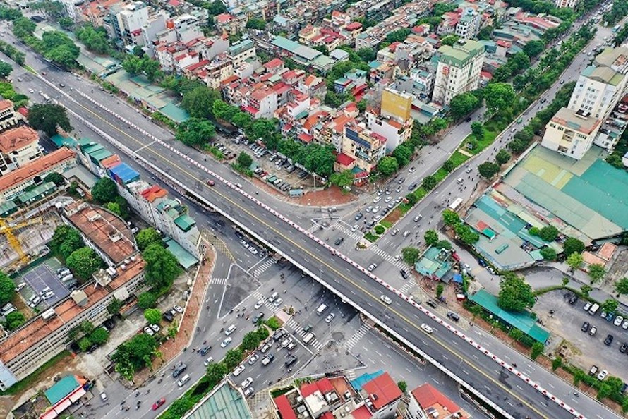 Cầu vượt nút giao Nguyễn Văn Huyên - Hoàng Quốc Việt.