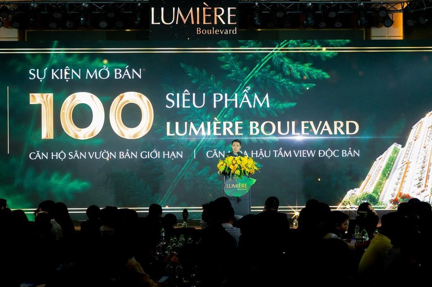 Sự kiện mở bán 100 căn hộ siêu phẩm LUMIÈRE Boulevard thu hút sự quan tâm của hàng ngàn khách hàng.