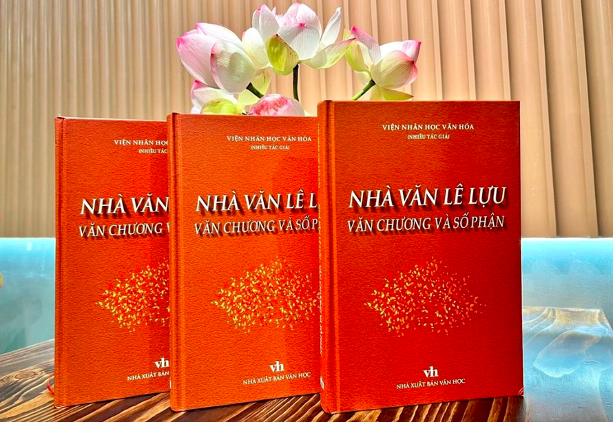 Trang bìa cuốn sách "Nhà văn Lê Lựu - Văn chương và số phận".