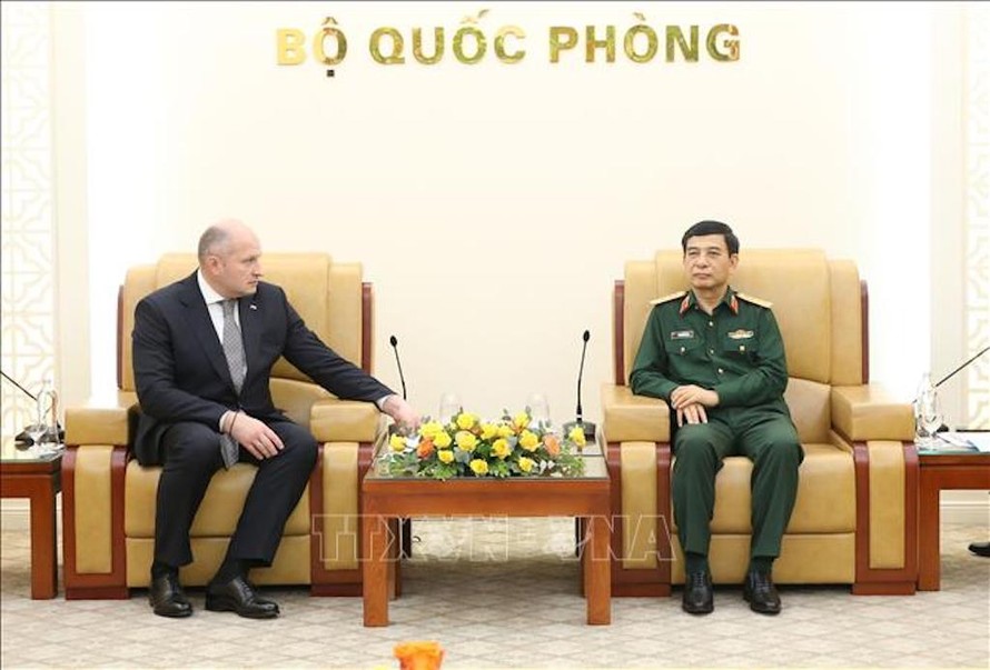 Bộ trưởng Bộ Quốc phòng Phan Văn Giang tiếp Bộ trưởng Bộ Tình trạng khẩn cấp LB Nga Aleksandr Vyacheslavovich Kurenkov. 