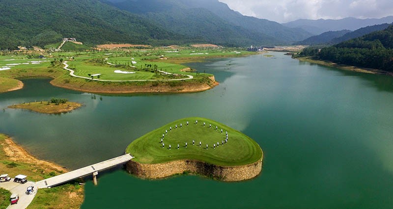 Chủ đầu tư sân golf Thanh Lanh "ôm" hàng trăm ha đất nhưng nộp thuế... nhỏ giọt