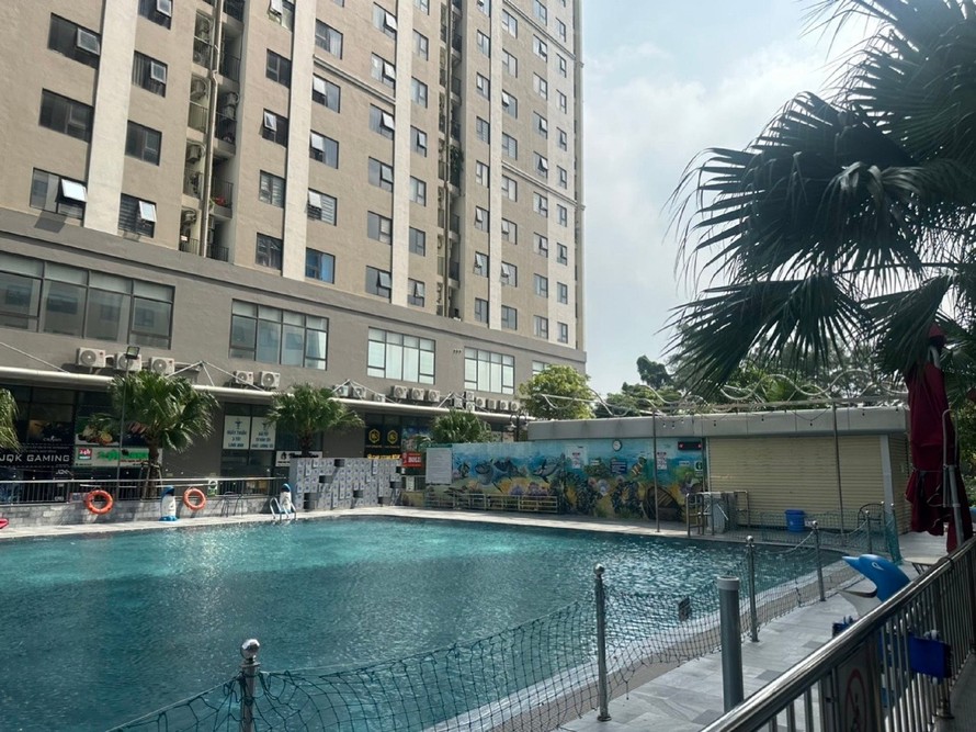 Bể bơi IEC Residences nằm giữa toà CT2 và CT3.