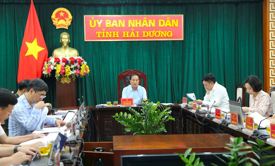 Đồng chí Lưu Văn Bản, Uỷ viên Ban Thường vụ Tỉnh uỷ, Phó Chủ tịch Thường trực UBND tỉnh chủ trì phiên họp tháng 4 (lần 2) của UBND tỉnh vào chiều 5/4.