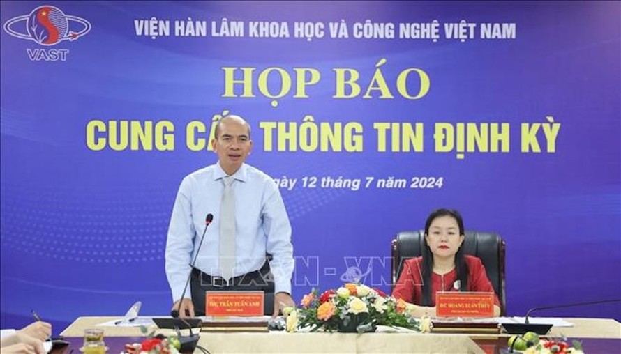 Phó Giáo sư, Tiến sỹ Trần Tuấn Anh, Phó Chủ tịch Viện Hàn lâm Khoa học và Công nghệ phát biểu. 