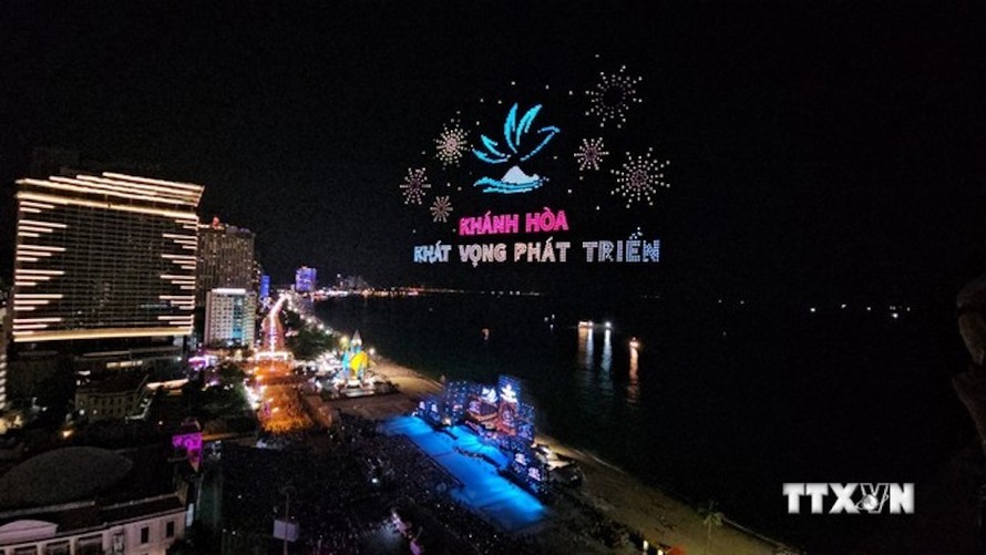 Chương trình ánh sáng nghệ thuật hiện đại được trình diễn tại Festival Biển Nha Trang - Khánh Hòa lần thứ 10 tối 3/6/2023. 