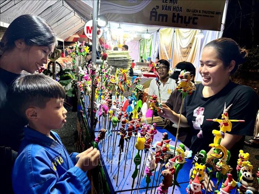 Tuần lễ Văn hóa - Ẩm thực – Du lịch Bình Dương đã chính thức khai mạc thu hút du khách đến tham quan, trải nghiệm. 