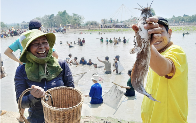 Bàu nước tại ấp Sóc Lớn (Lộc Ninh, Bình Phước). 