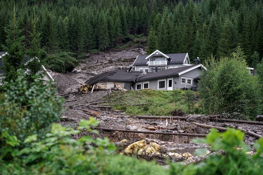 Bão Hans càn quét qua thị trấn Valdres, Na Uy, ngày 8/8. Ảnh: Reuters.