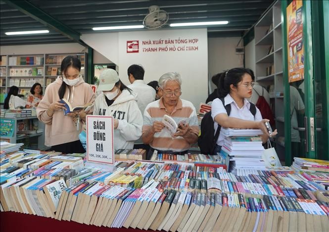 Đường sách thành phố Thủ Đức (trên đường Hồ Thị Tư, phường Hiệp Phú) vừa chính thức đi vào hoạt động từ ngày 22/12/2023. Ảnh: Thu Hoài/TTXVN