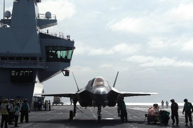 Đội bay F-35 của hải quân Mỹ luyện tập hoạt động trên tàu sâu bay. Ảnh: Hải quân Mỹ.