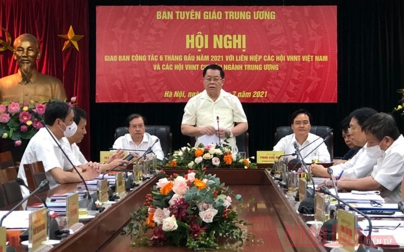 Đồng chí Nguyễn Trọng Nghĩa, Bí thư Trung ương Đảng, Trưởng Ban Tuyên giáo Trung ương phát biểu kết luận Hội nghị. (Ảnh: Nhân Dân) 