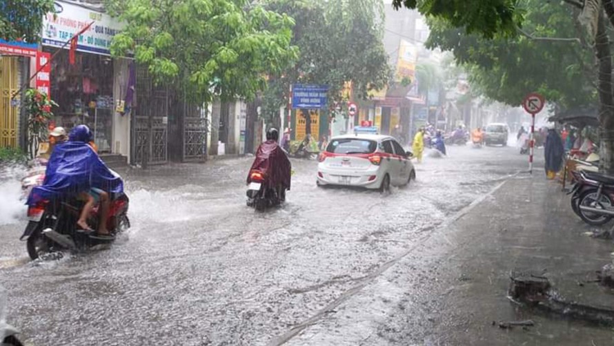 Hà Nội mưa lớn trong 3 ngày tới với nguy cơ dông, sét và ngập lụt. (Ảnh: Zing)