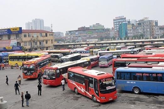 Xe buýt, taxi, xe hợp đồng, xe du lịch và xe tuyến cố định đến 37 tỉnh, thành và ngược lại dừng hoạt động. (Ảnh: Vietnamnet)