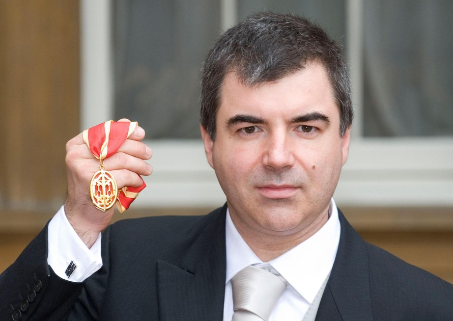 (Giáo sư Konstantin Sergeevich Novoselov. Ảnh: Britannica)