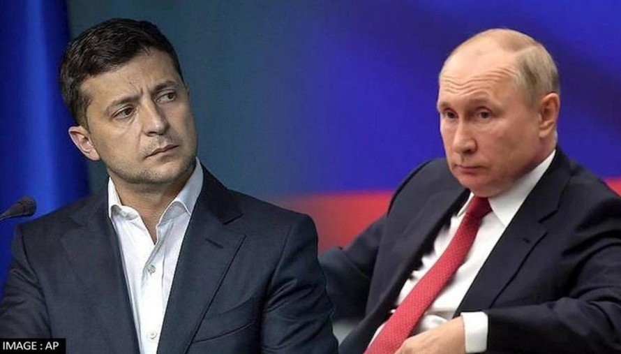 Tổng thống Ukraine Zelensky mời Tổng thống Putin ngồi vào bàn đàm phán. Ảnh: AP