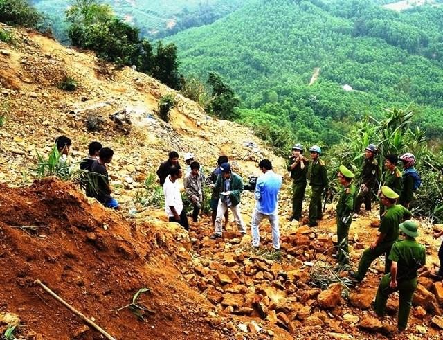 Một lần truy quét vàng tặc tại Bồng Miêu. (Ảnh: Đại Đoàn Kết)