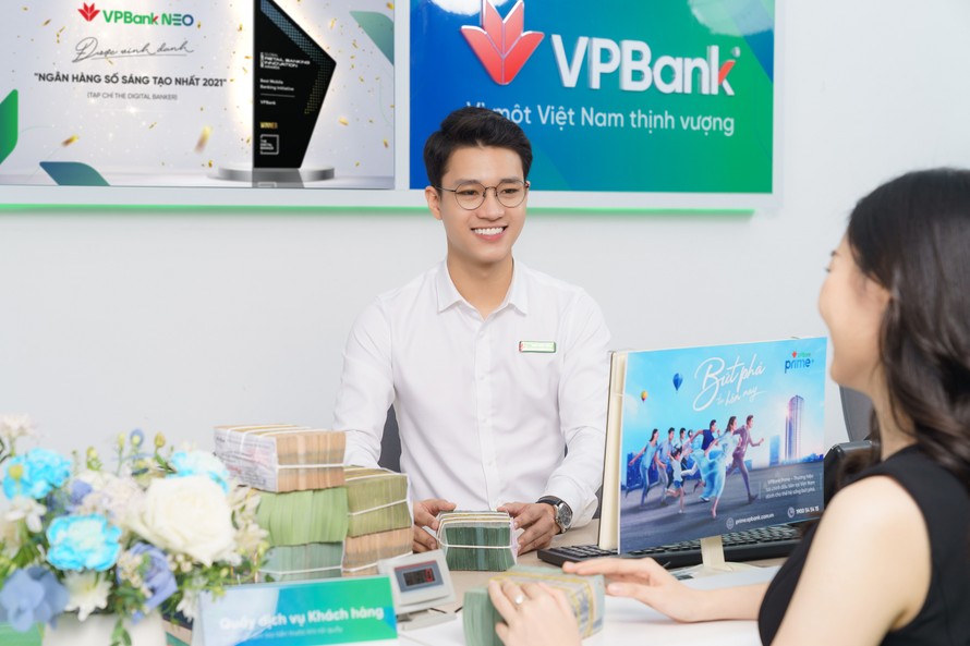 Gửi tiền tại VPBank, khách hàng trúng thưởng sổ tiết kiệm gần 300 triệu đồng