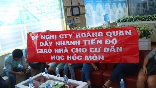 Khách mua nhà bức xúc vì dự án chậm tiến độ