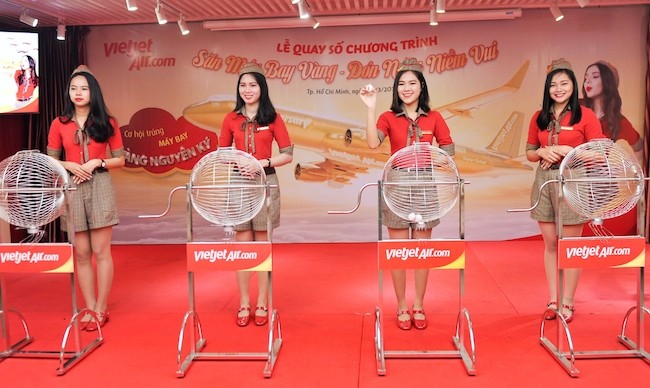 Bay Vietjet, hành khách nhận giải thưởng máy bay 1 ký vàng