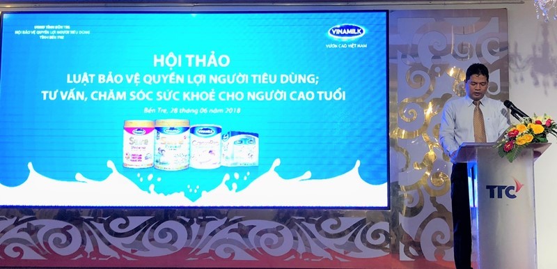  Đại diện Vinamilk ông Trần Hữu Định - Giám đốc kinh doanh miền tây phát biểu tại hội thảo