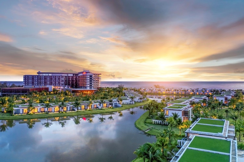 Vẻ lộng lẫy, sang trọng của Mövenpick Resort Waverly Phú Quốc lúc hoàng hôn