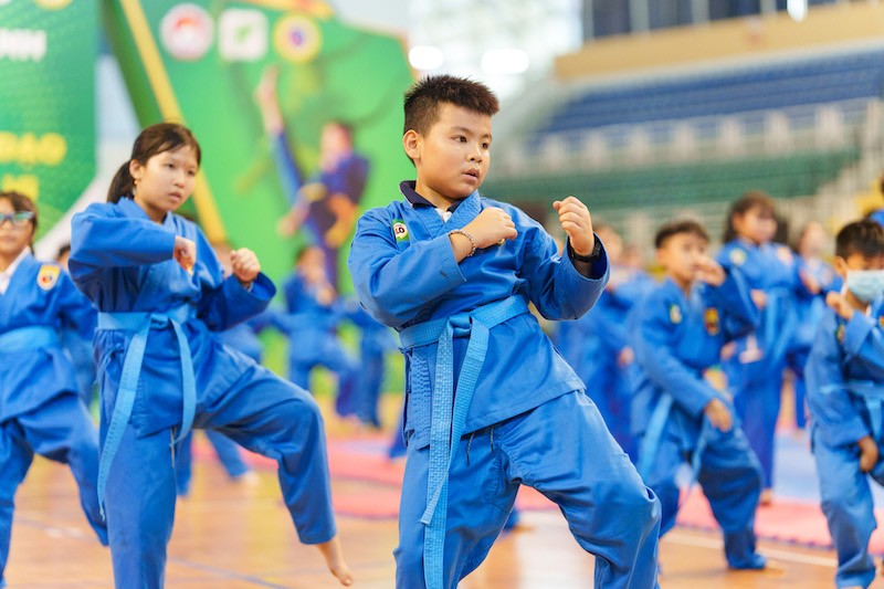 Bên cạnh các lợi ích về sức khỏe, Vovinam còn giúp các em có tinh thần tích cực và hăng hái trong học tập lẫn rèn luyện thể chất. 