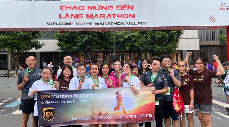 Nhân viên UPS tham gia vào giải chạy marathon để rèn luyện sức khỏe thể chất và tinh thần cũng như tạo sự gắn kết trong tập thể.