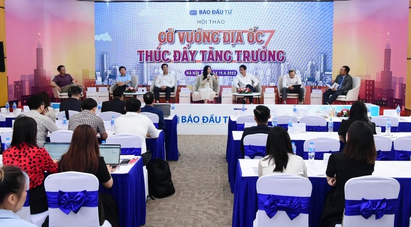  Hội thảo “Gỡ vướng địa ốc – Thúc đẩy tăng trưởng” do báo Đầu tư tổ chức thu hút đông đảo sự quan tâm của dư luận.