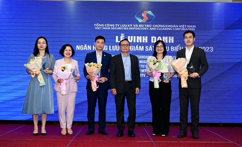 Ngân hàng Shinhan Việt Nam 2 năm liền đạt danh hiệu “Ngân hàng lưu ký giám sát tiêu biểu”