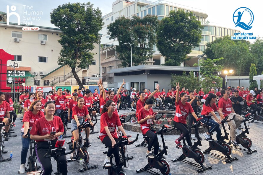 Hành trình đạp xe “1831 km xuyên Việt, gây quỹ cho em” với chuỗi 6 thử thách