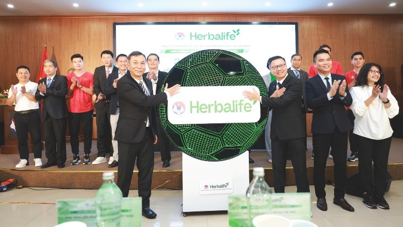 Herbalife Việt Nam tiếp tục là nhà tài trợ chính thức của các Đội tuyển bóng đá Quốc gia