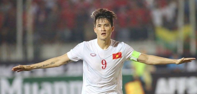 Công Vinh vui mừng sau khi đưa tỉ số lên 2-1 (Ảnh: Báo Thanh Niên)