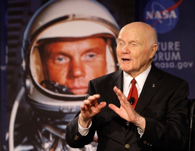 John Glenn, phi hành gia người Mỹ đầu tiên bay vòng quanh quỹ đạo Trái Đất. (Ảnh: AP)