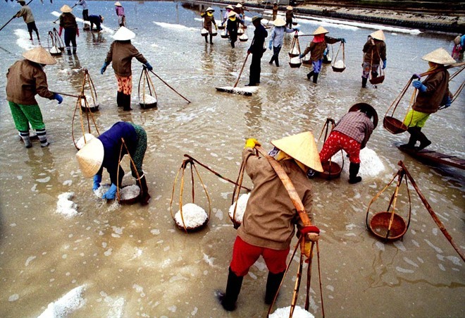 Chông chênh gánh nặng cuộc đời