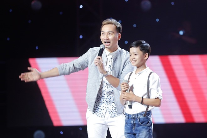 Cậu bé dân ca đi cạo mủ cao su gây tranh cãi tại The Voice Kids