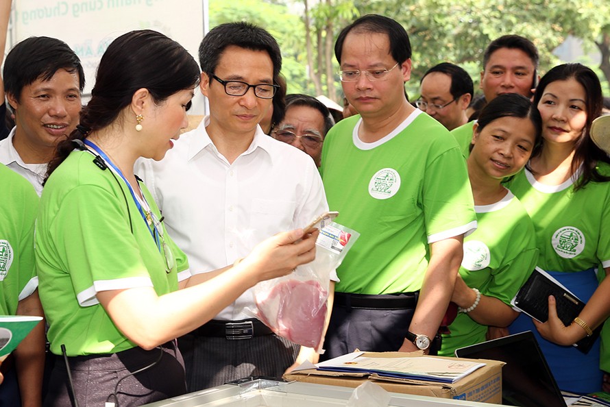 Các thực phẩm, nông sản trong chương trình "Bữa ăn an toàn" đều có có gắn mã truy xuất nguồn gốc. Ảnh: VGP/Đình Nam