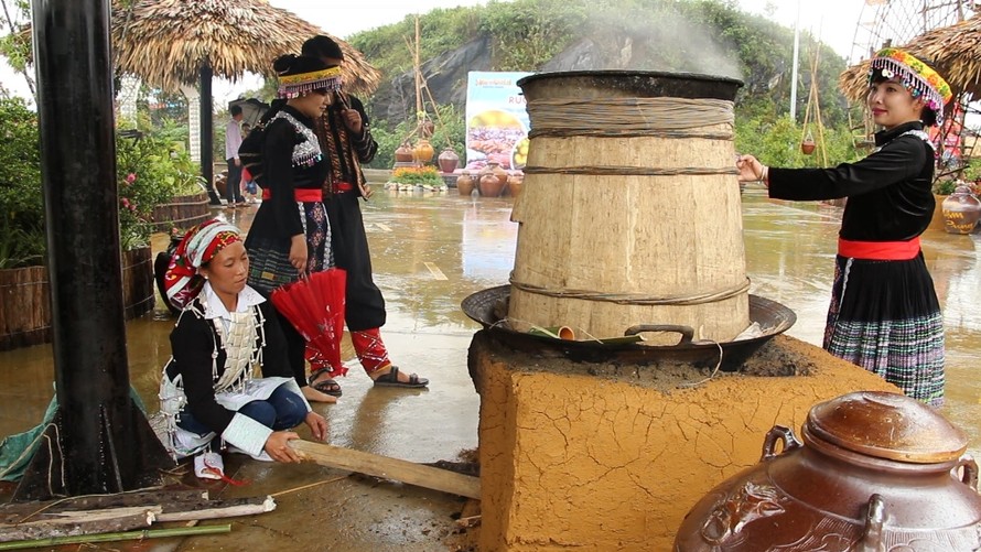 Tạo bản sắc cho du lịch Việt bằng cách nào?