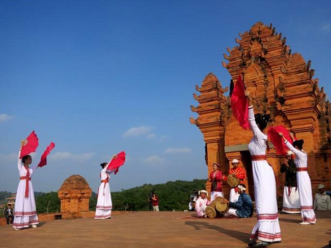 Làng văn hóa du lịch các dân tộc Việt Nam