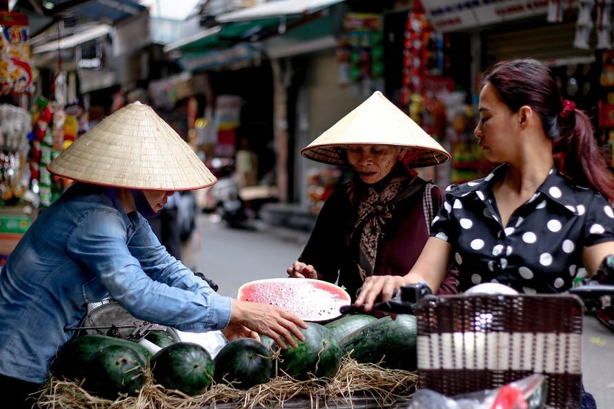 Những phận đời bán rong lam lũ khắp 36 phố phường