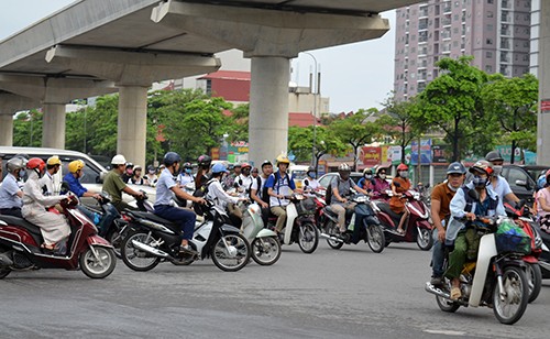 Việc thiếu hút đèn tín hiệu giao thông khiến các phương tiện giao thông mạnh ai nấy đi