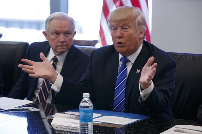 Tổng thống Trump đề nghị Bộ trưởng Tư pháp Jeff Sessions can thiệp để chấm dứt điều tra