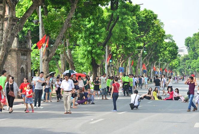 Cách nào để thêm không gian đi bộ cho Hà Nội?