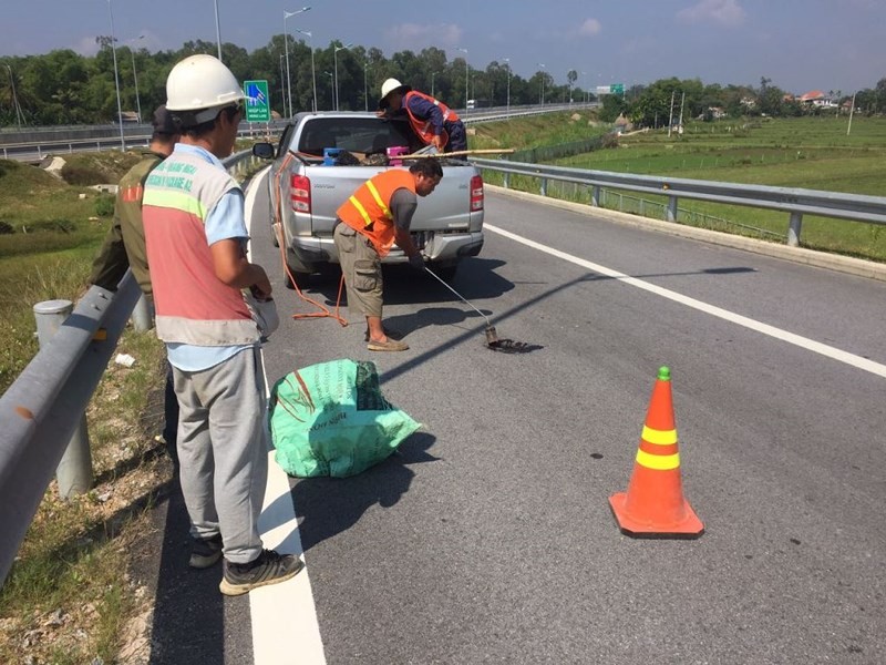 Xem xét dừng thu phí cao tốc Đà Nẵng – Quảng Ngãi vì ổ gà