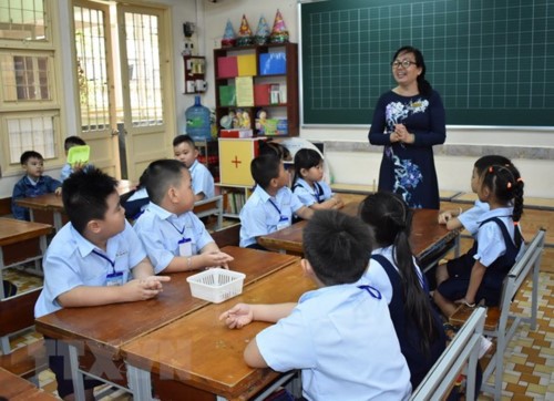 Tinh giản biên chế: Xin đừng nhắm mắt... cắt liều!