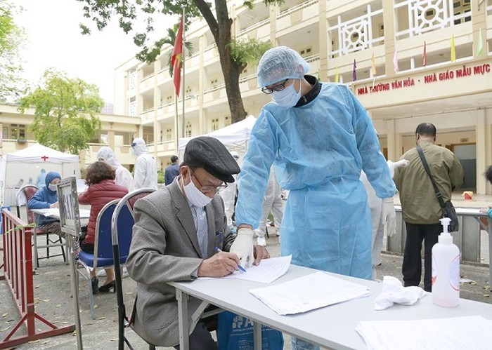 CDC Hà Nội đã xét nghiệm sàng lọc hơn 2.500 người liên quan tới ổ dịch bệnh viện Bạch Mai