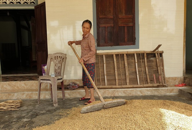 Bà Thiều Thị Tuyết từ chối nhận tiền hỗ trợ để dành cho những hoàn cảnh khó khăn khác