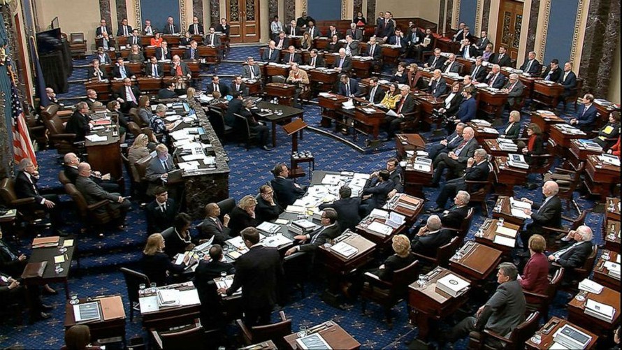 Thượng viện bỏ phiếu thông qua các quy tắc cho phiên tòa luận tội lần thứ nhất, ngày 22/1/2020. Ảnh: Getty Images 