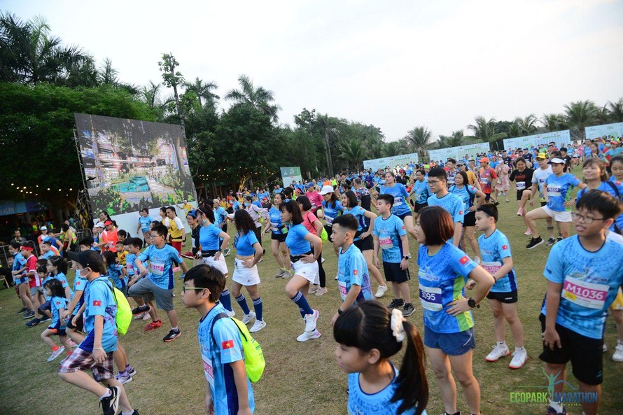 Những chân chạy nhí ở Ecopark Marathon 2021