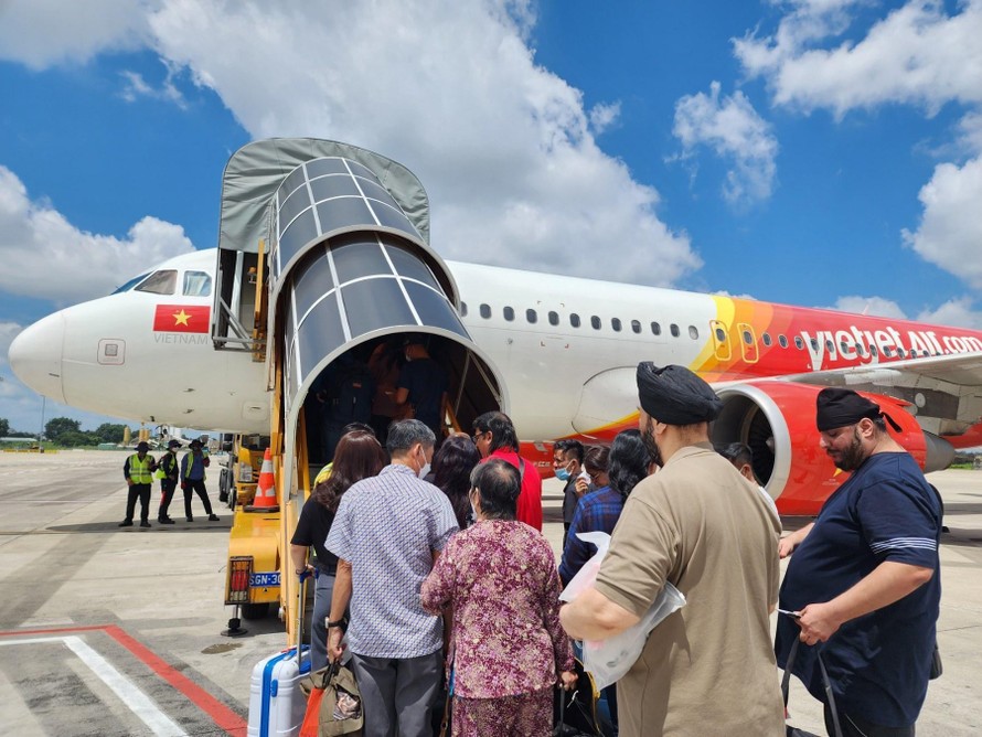 Bay quốc tế không lo về giá với khuyến mãi thứ 2 hàng tuần, Vietjet thôi!